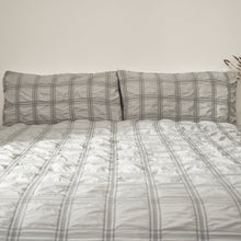 Load image into Gallery viewer, Sienna Square Seersucker Duvet Set - Silver
