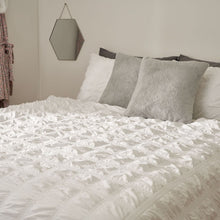 Load image into Gallery viewer, Sienna Square Seersucker Duvet Set - White
