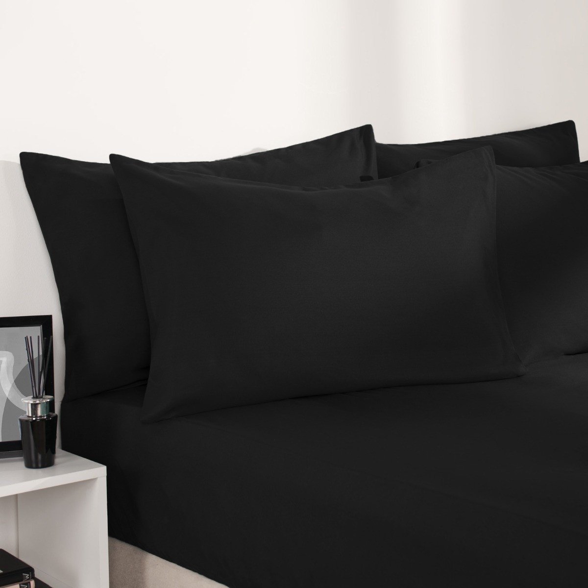 2b Brentfords Plain Dyed Fitted Sheet - Black - Image 1